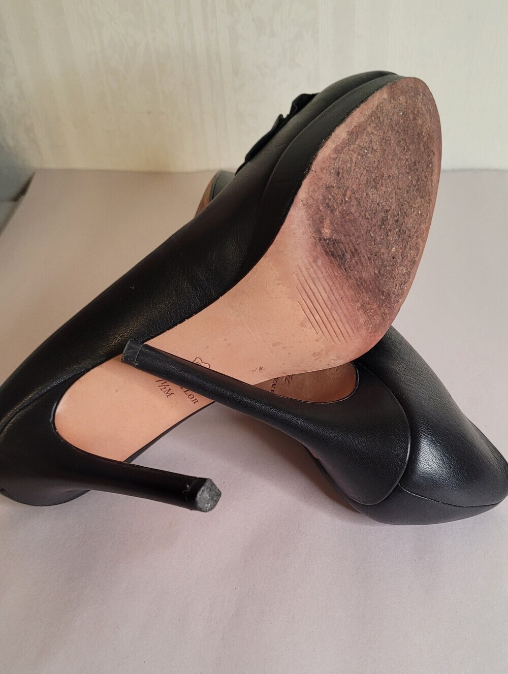 Ann Taylor Black Leather Ruffle Pumps Size 7.5 - Picture 9 of 9